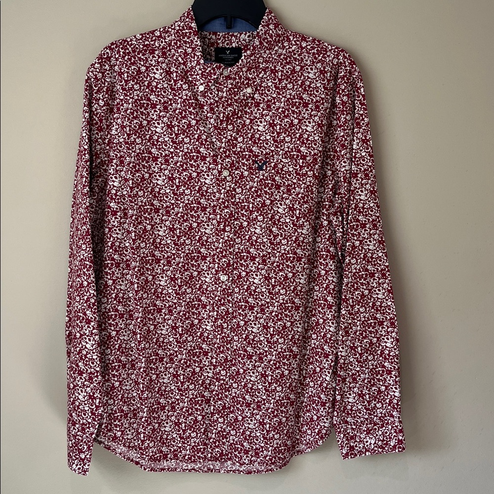 American Eagle Outfitters Red and White Classic Fit Shirt